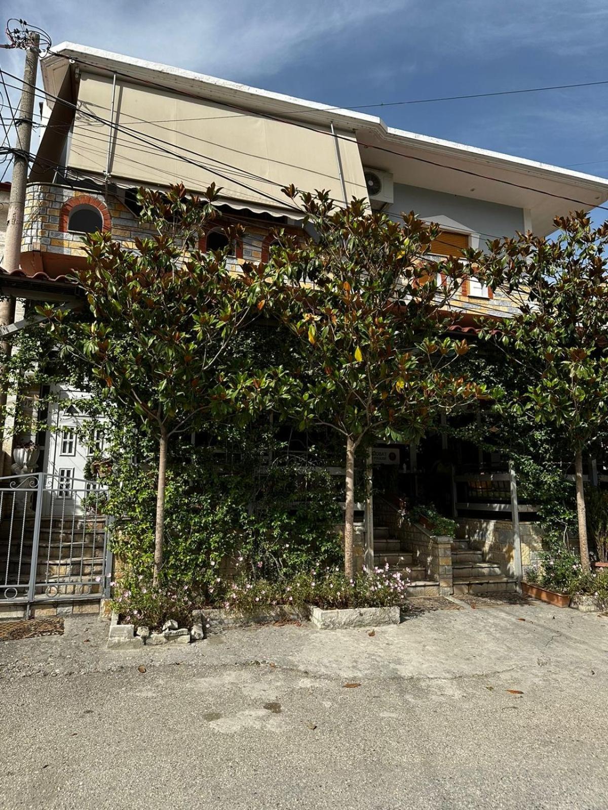 Guest House Adi Hoxha Berat Bagian luar foto