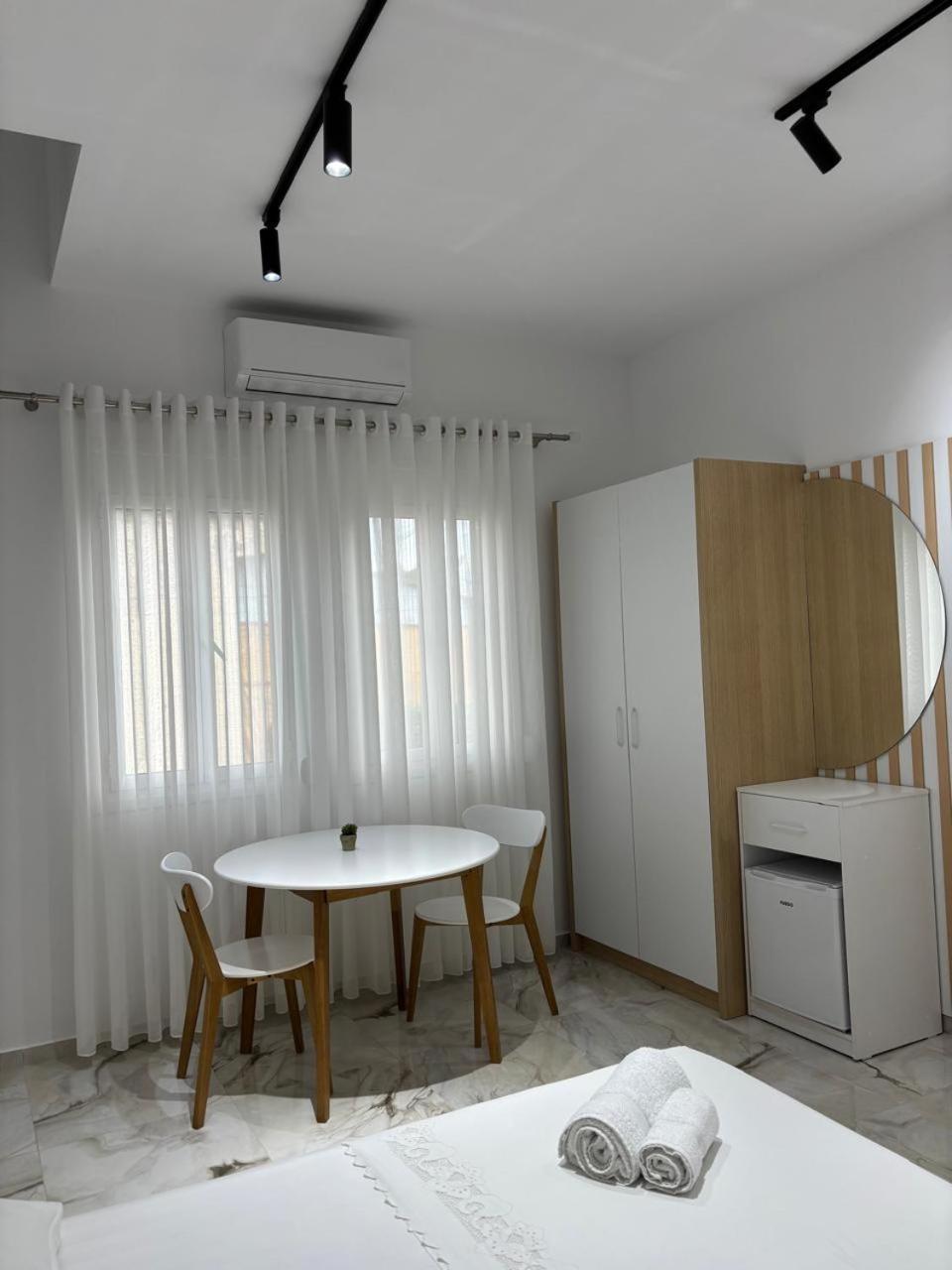 Guest House Adi Hoxha Berat Bagian luar foto