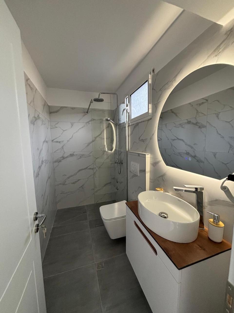 Guest House Adi Hoxha Berat Bagian luar foto