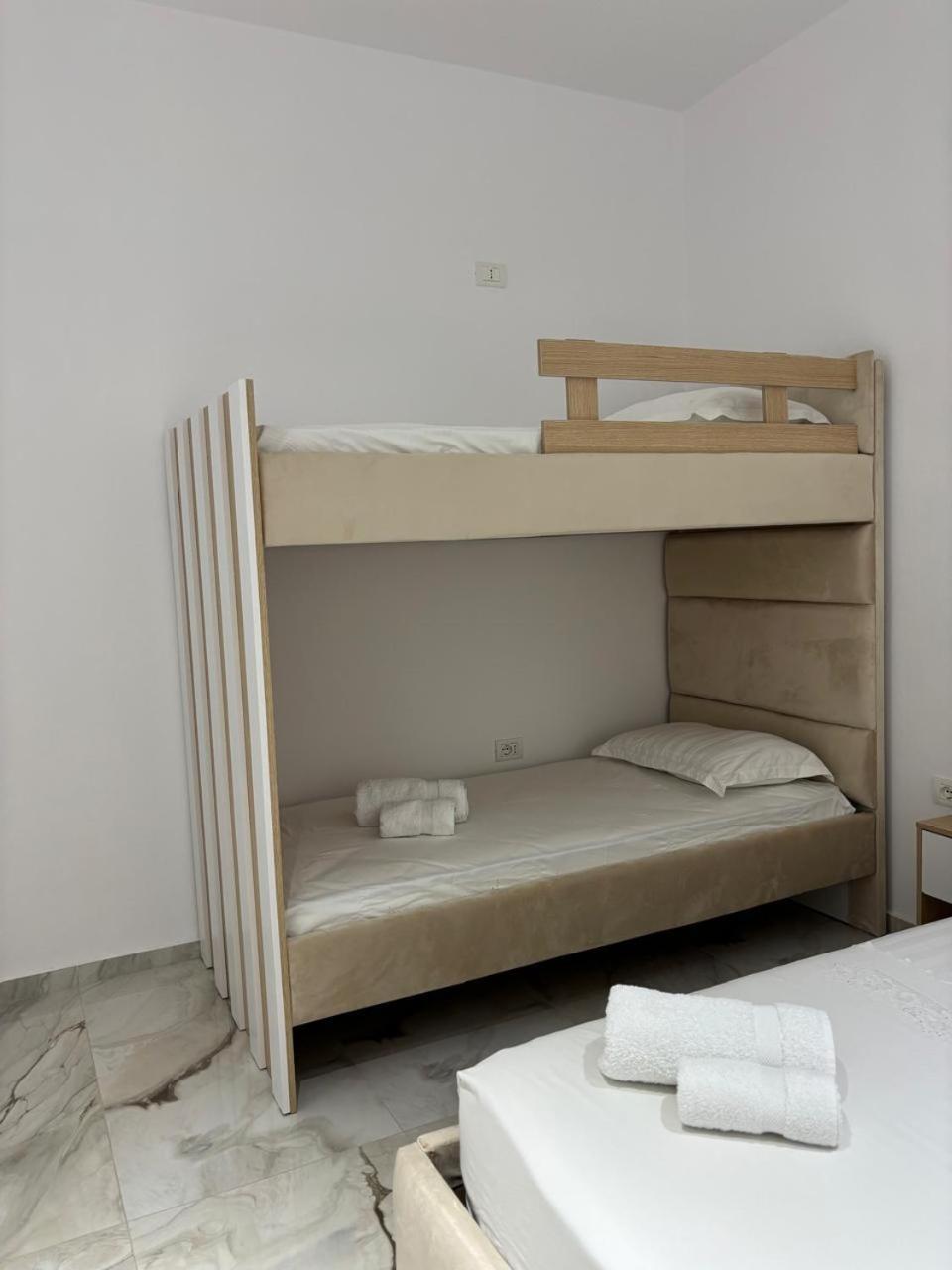 Guest House Adi Hoxha Berat Bagian luar foto