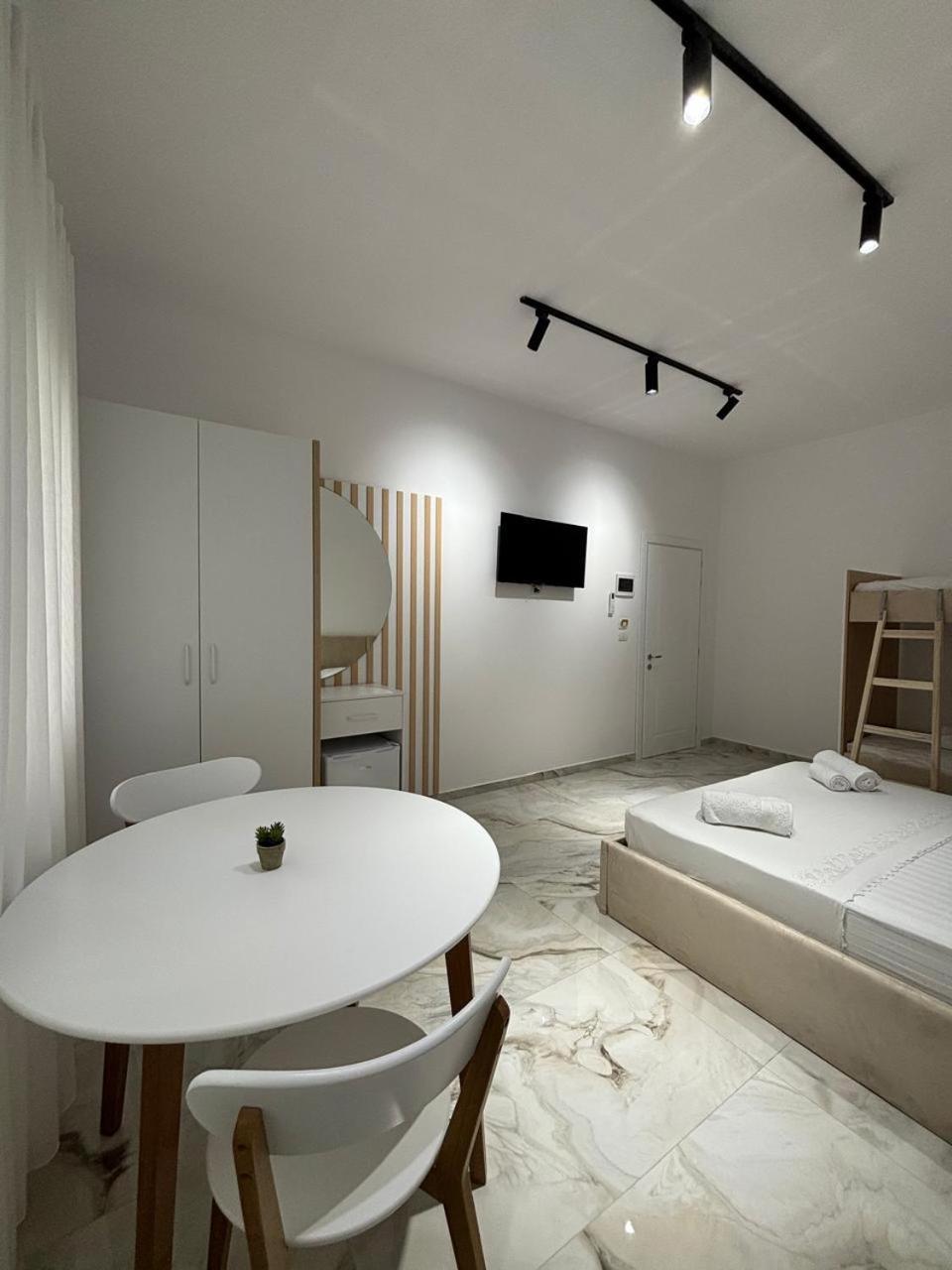 Guest House Adi Hoxha Berat Bagian luar foto