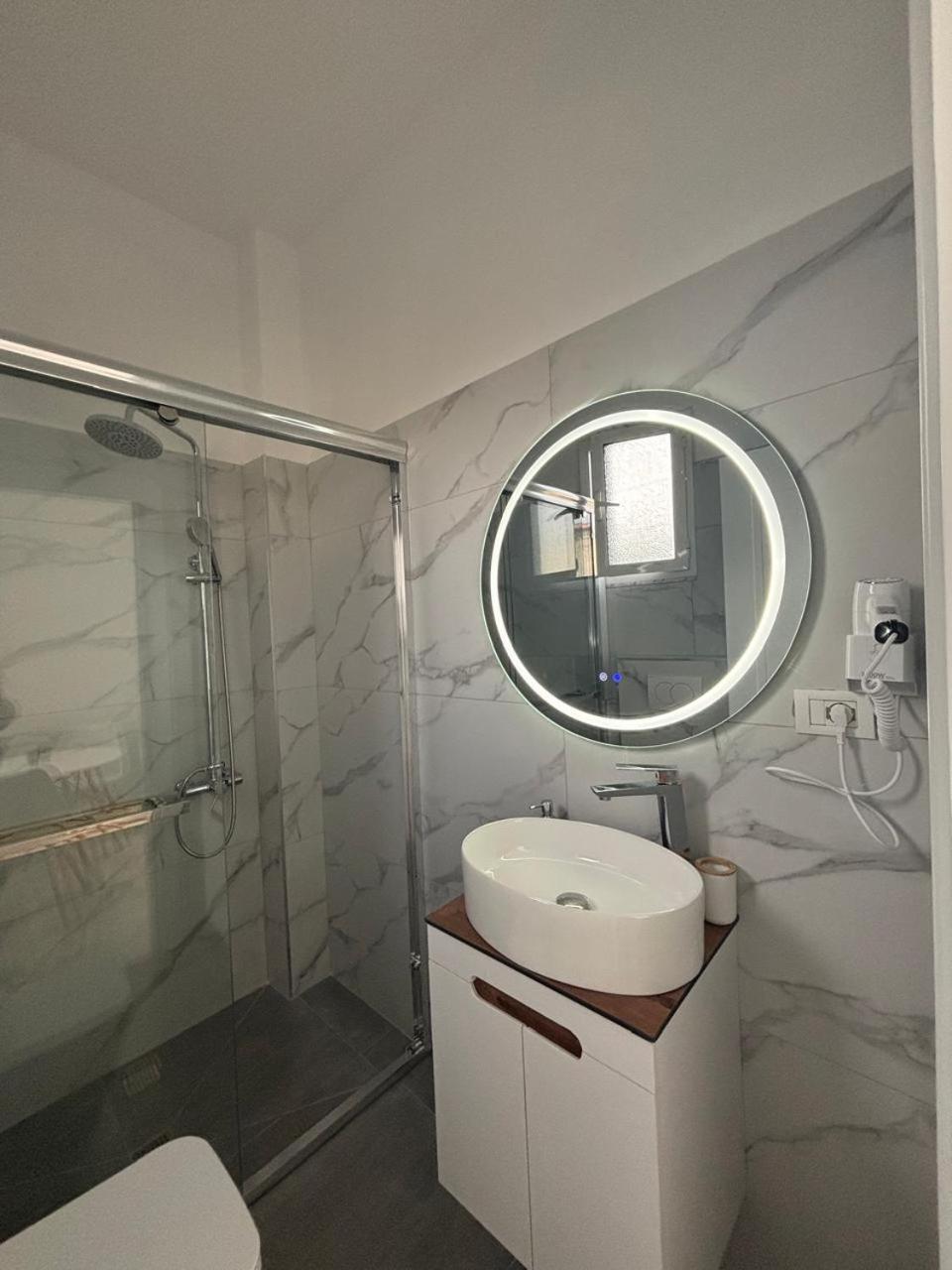 Guest House Adi Hoxha Berat Bagian luar foto