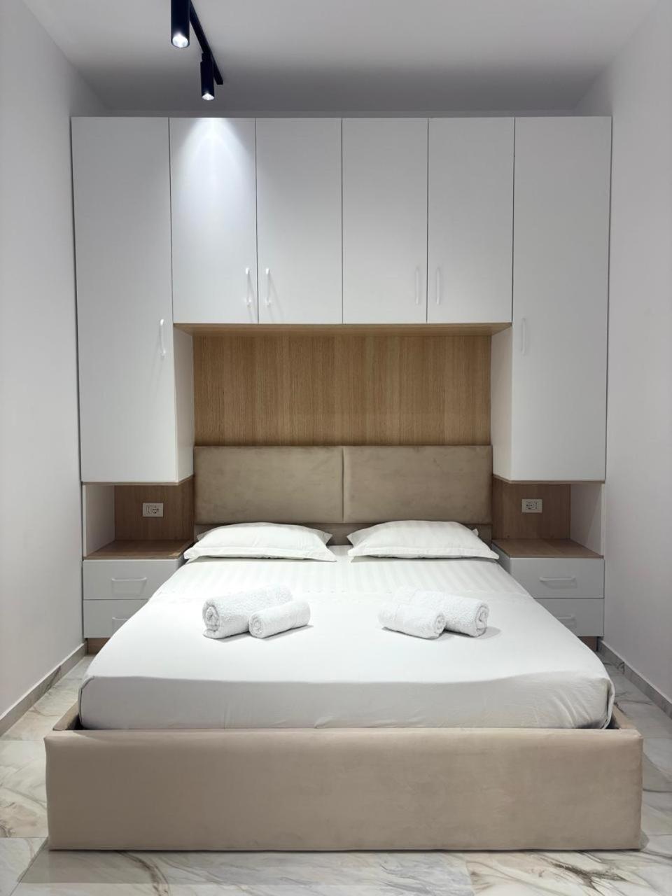 Guest House Adi Hoxha Berat Bagian luar foto