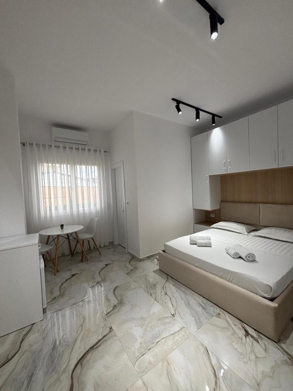 Guest House Adi Hoxha Berat Bagian luar foto