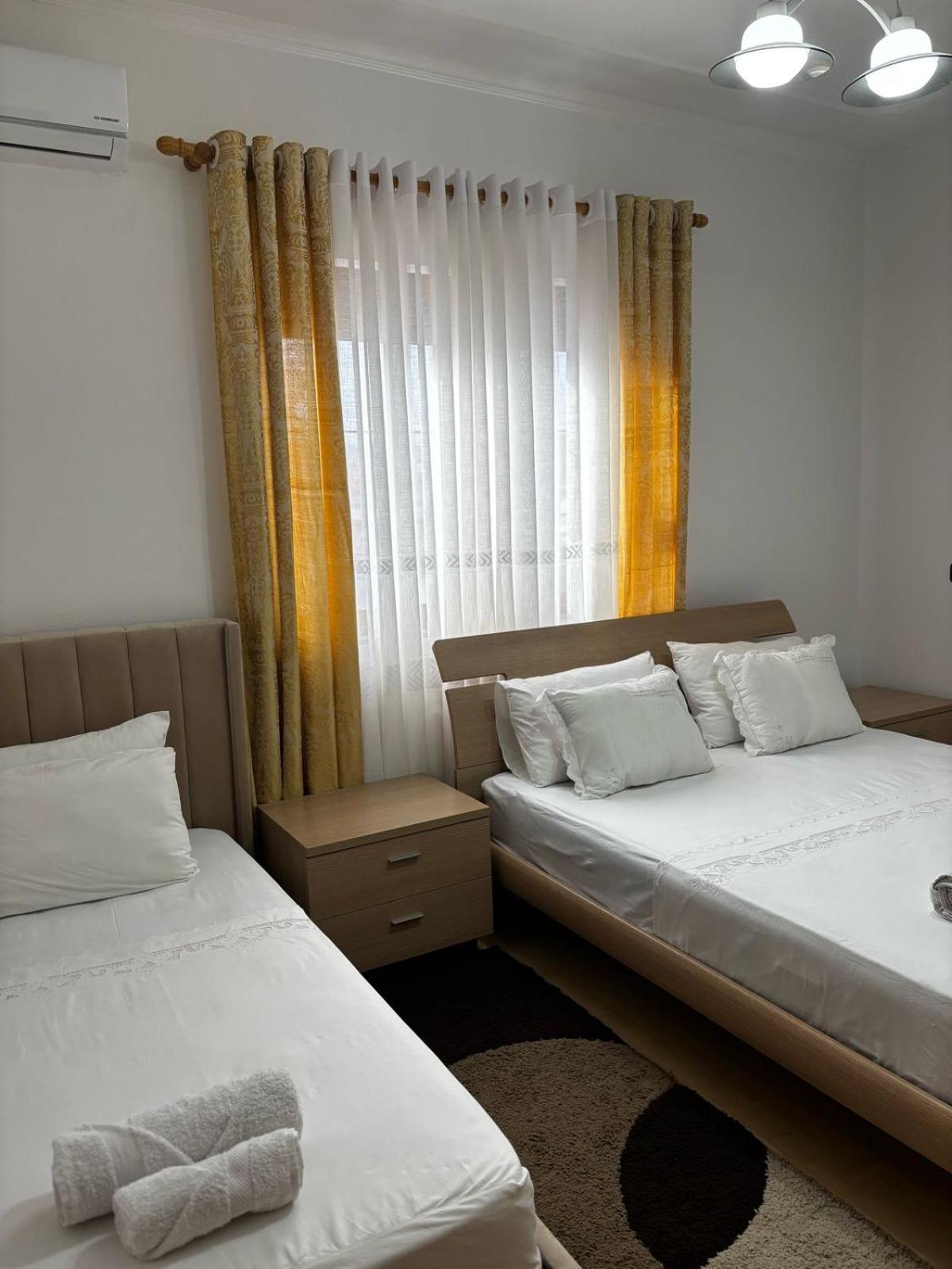 Guest House Adi Hoxha Berat Bagian luar foto