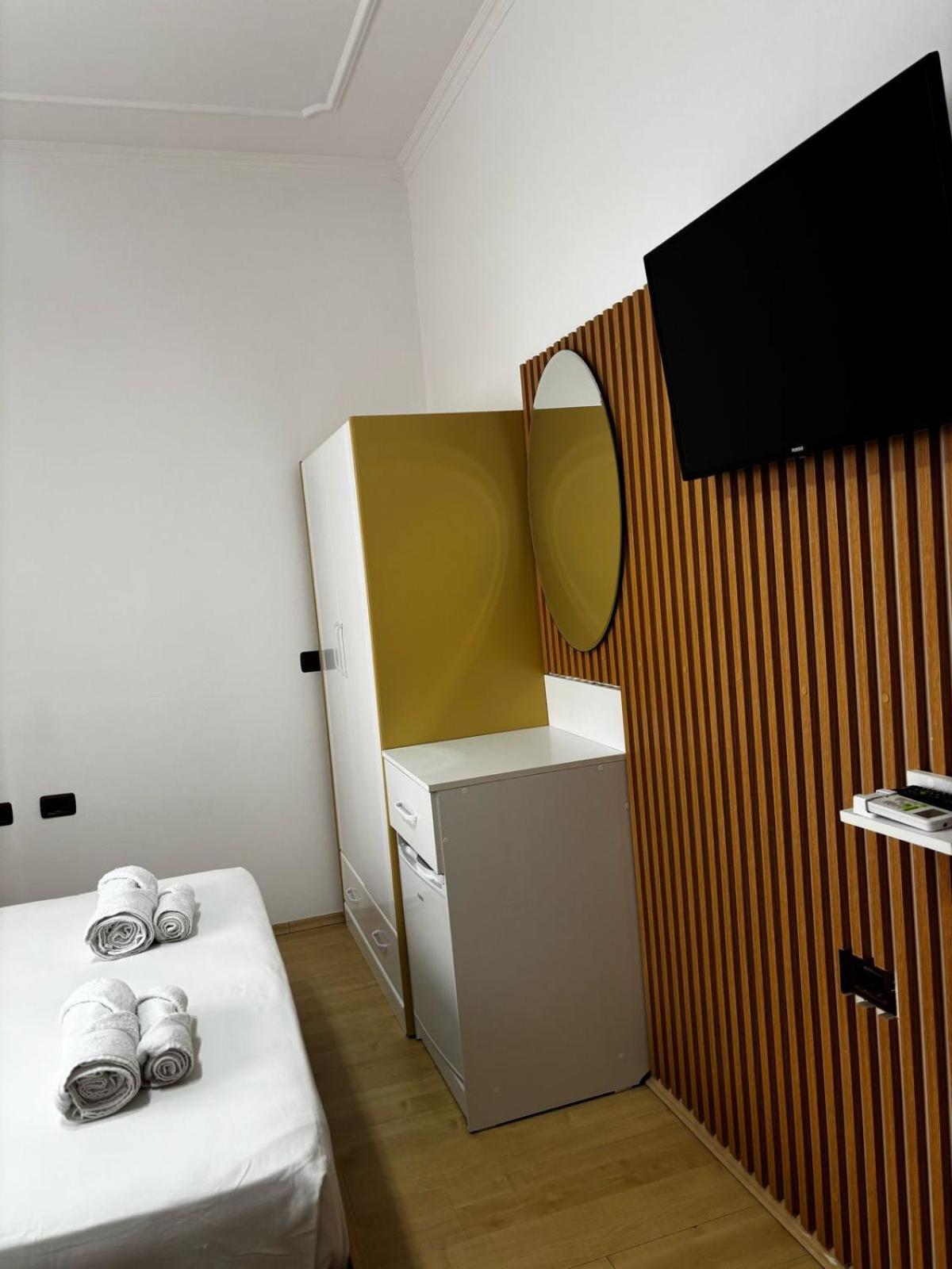 Guest House Adi Hoxha Berat Bagian luar foto